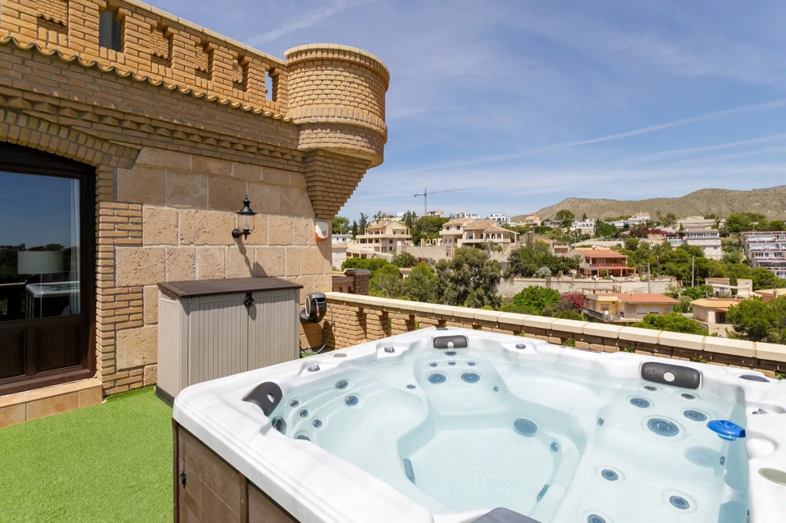Jacuzzi met uitzicht op zee bij Suite Elena